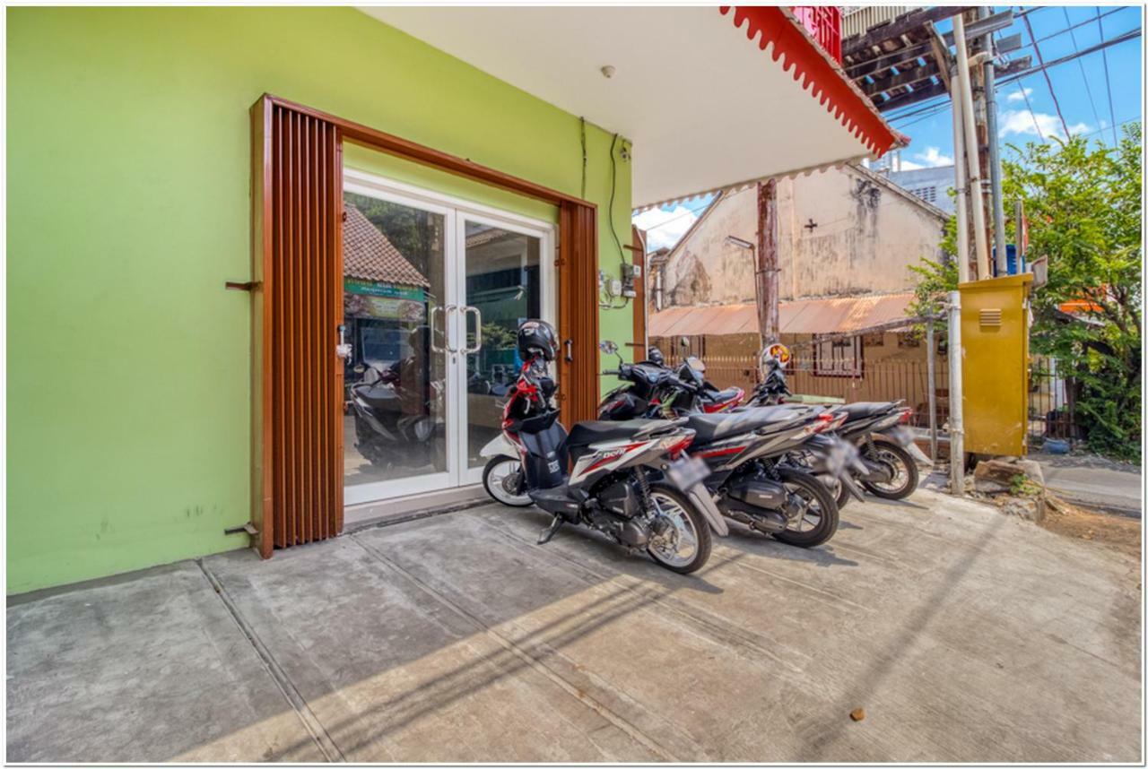 Reddoorz Near Ramai Mall Malioboro Джокьякарта Экстерьер фото