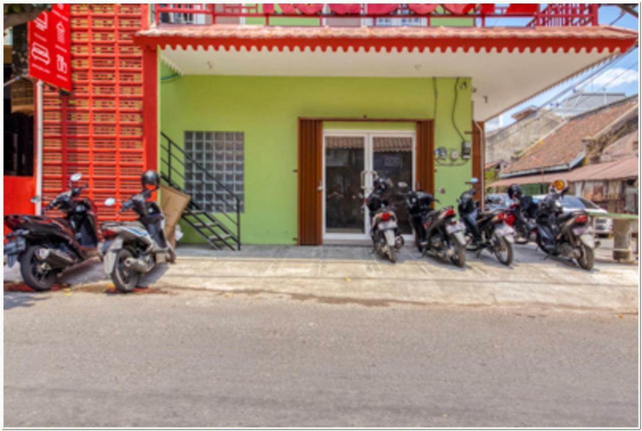 Reddoorz Near Ramai Mall Malioboro Джокьякарта Экстерьер фото